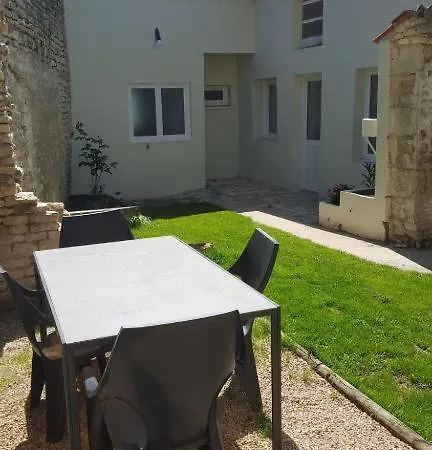 La Roseraie Oda ve Kahvaltı Neuville-du-Poitou