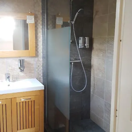 La Roseraie Bed and Breakfast 4*