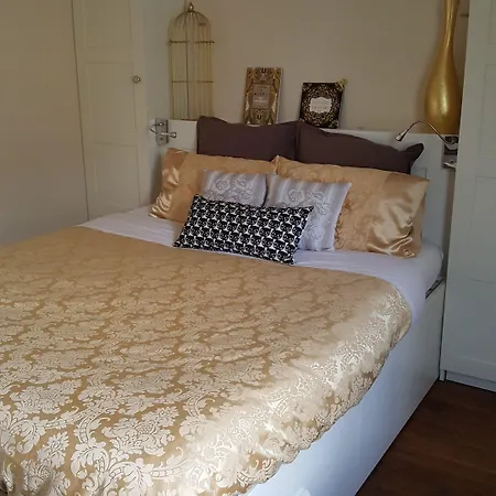 La Roseraie Bed & Breakfast Neuville-de-Poitou