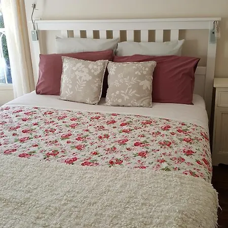 La Roseraie Bed and Breakfast 4*