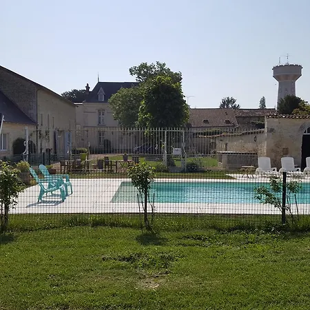 La Roseraie Bed & Breakfast Neuville-de-Poitou