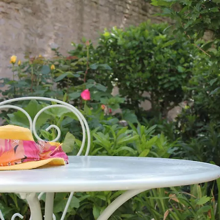Bed and Breakfast La Roseraie 4*